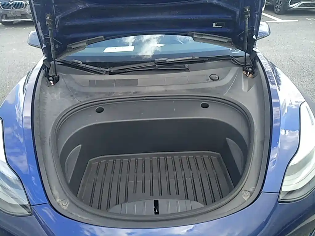 Tesla Model 3 — миниатюра 20