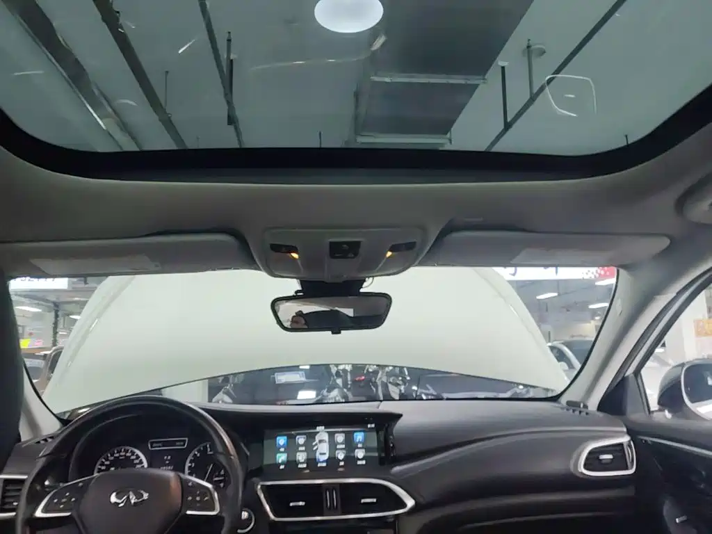Infiniti QX30 — миниатюра 18