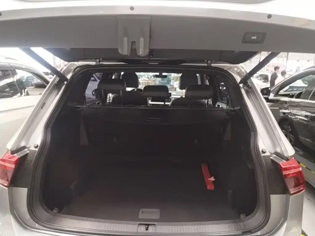 Volkswagen Tiguan L — миниатюра 19