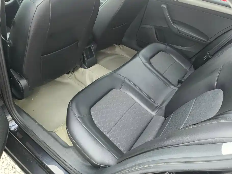 Volkswagen Santana — миниатюра 11