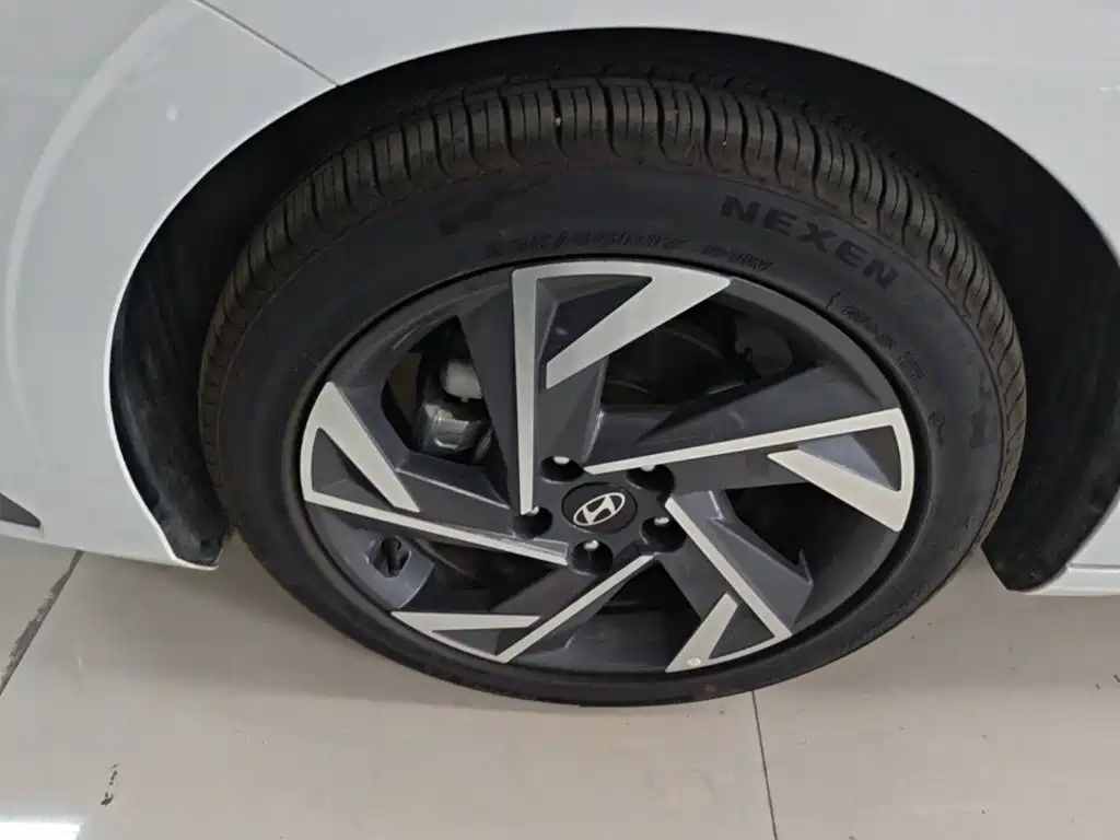 Hyundai Elantra — миниатюра 23