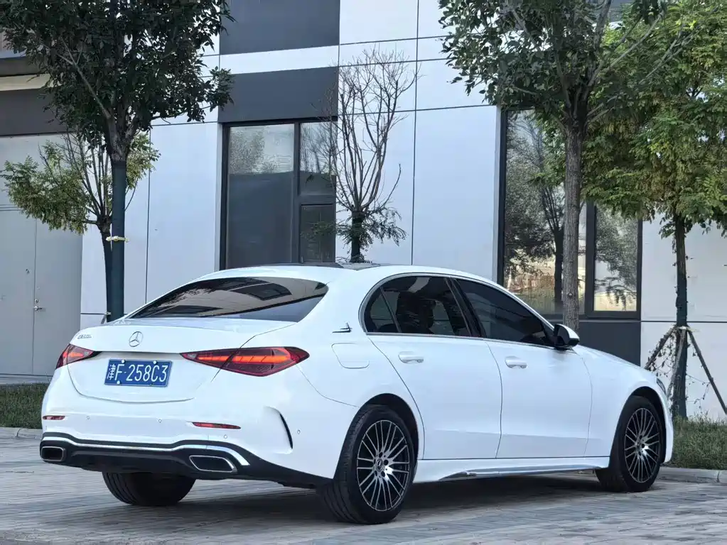 Mercedes-Benz C-Class — миниатюра 8