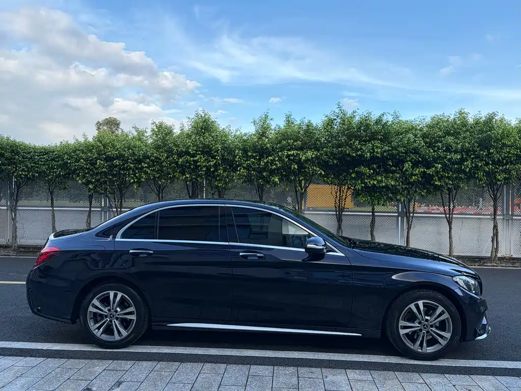 Mercedes-Benz C-Class — миниатюра 11