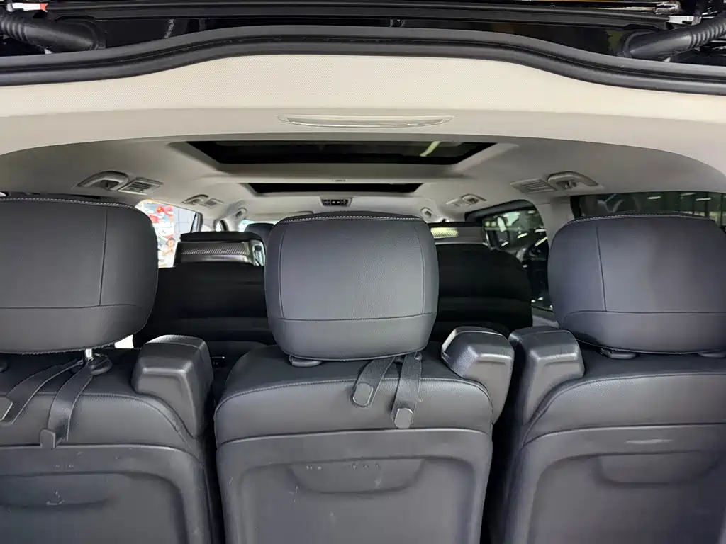 Mercedes-Benz V-Class — миниатюра 16