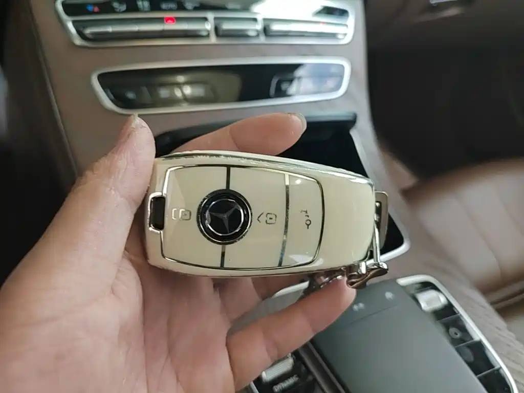 Mercedes-Benz E-Class — миниатюра 13