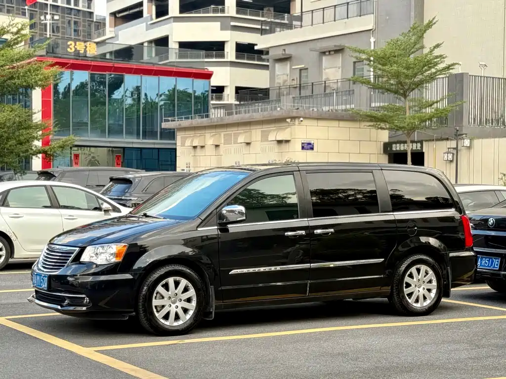 Chrysler Grand Voyager (Import) — миниатюра 6