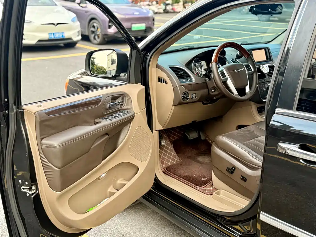 Chrysler Grand Voyager (Import) — миниатюра 15
