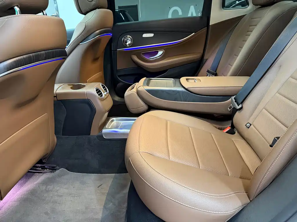 Mercedes-Benz E-Class — миниатюра 20