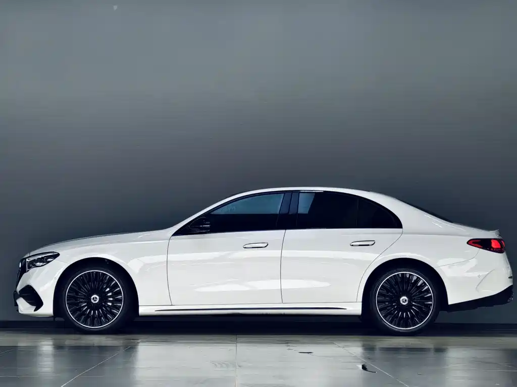 Mercedes-Benz E-Class (Import) — миниатюра 3