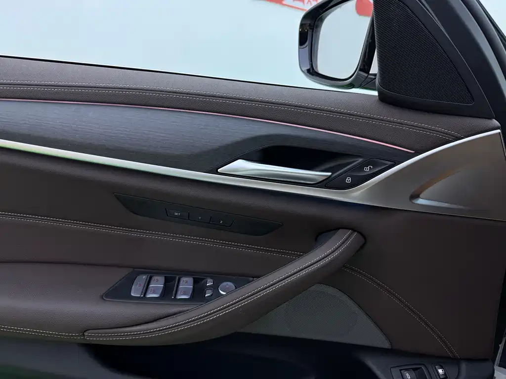 BMW 5 Series New Energy — миниатюра 15