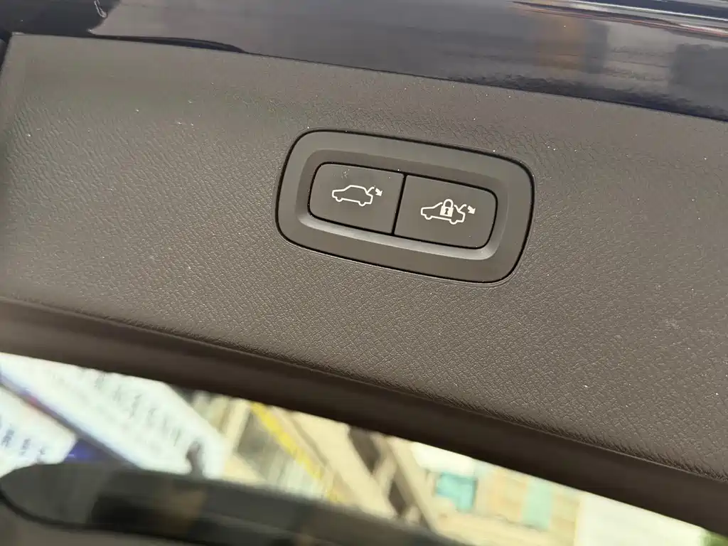 Volvo XC90 — миниатюра 7