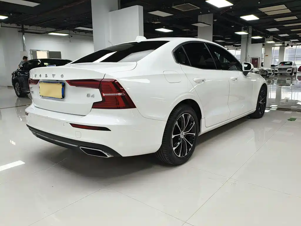 Volvo S60 2022 B4 Luxury