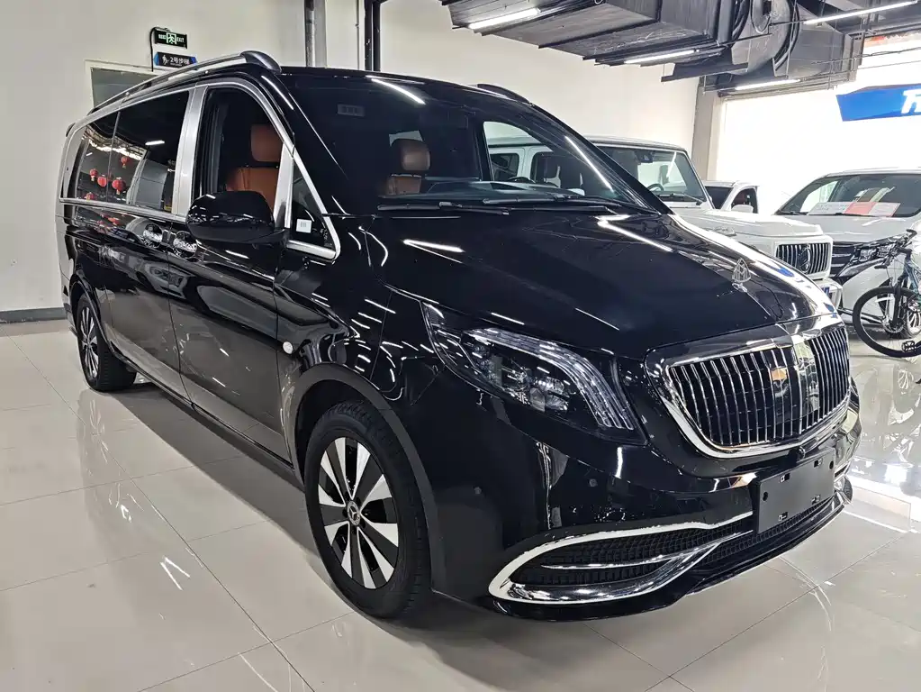 Mercedes-Benz Vito 2023 2.0T Elite 7 мест