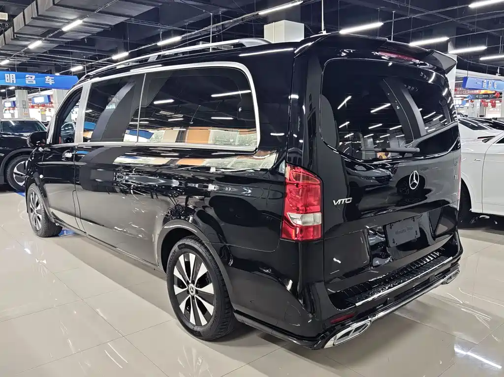 Mercedes-Benz Vito 2023 2.0T Elite 7 мест
