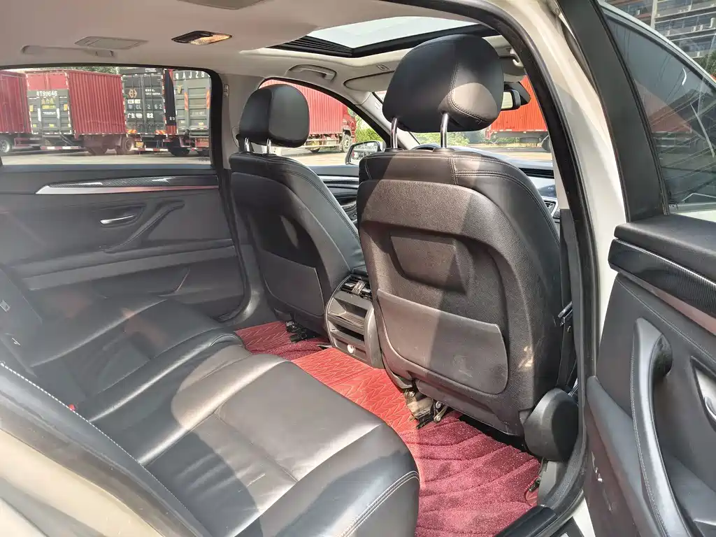 BMW 5 Series — миниатюра 10