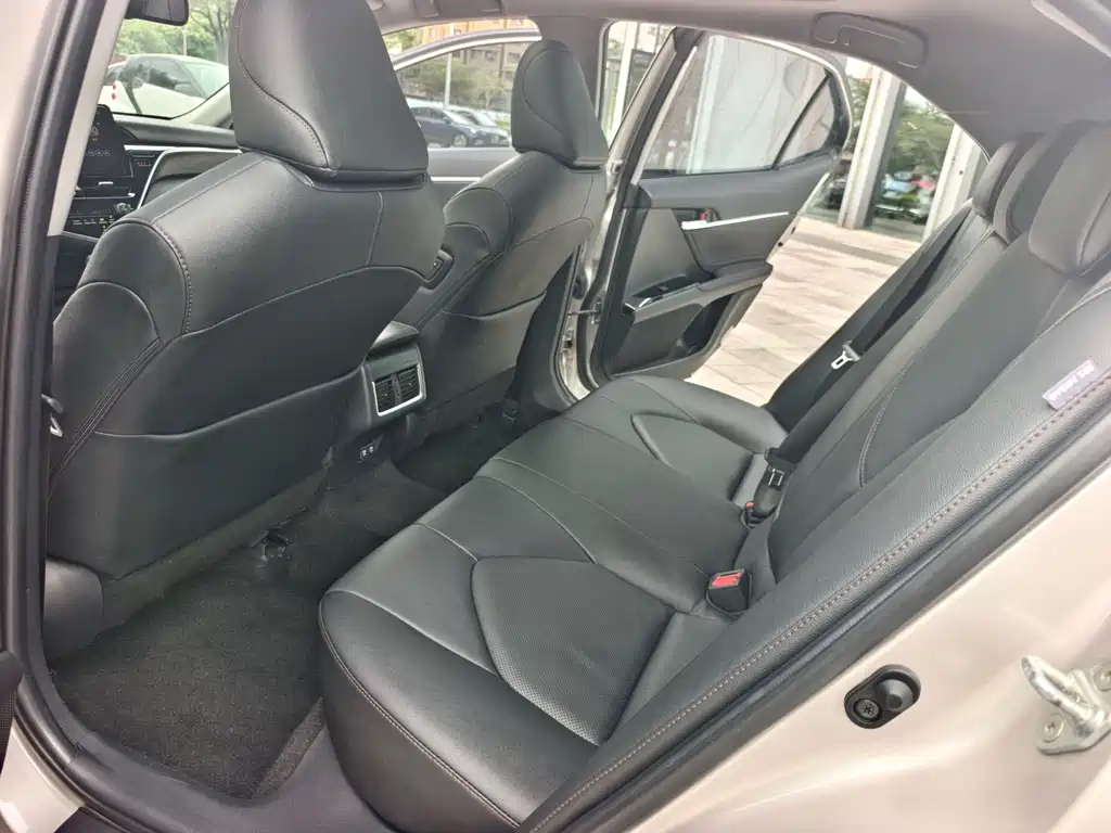 Toyota Camry — миниатюра 10