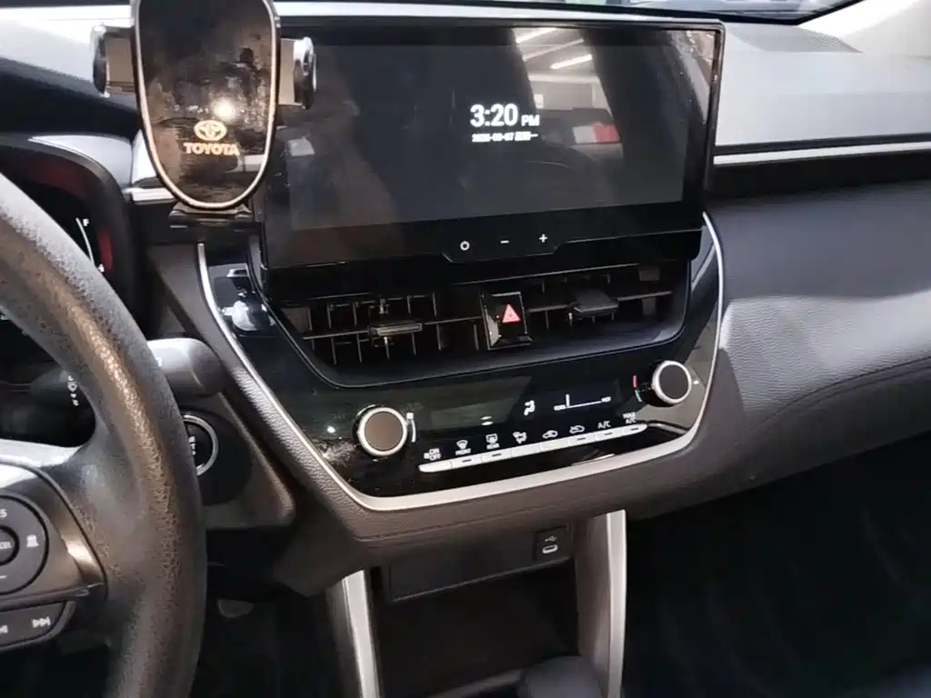 Toyota Corolla Cross — миниатюра 13