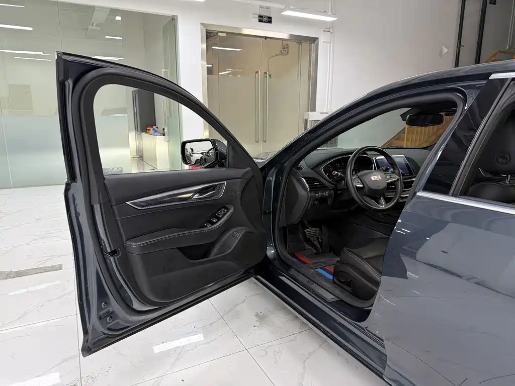 Cadillac CT5 — миниатюра 8
