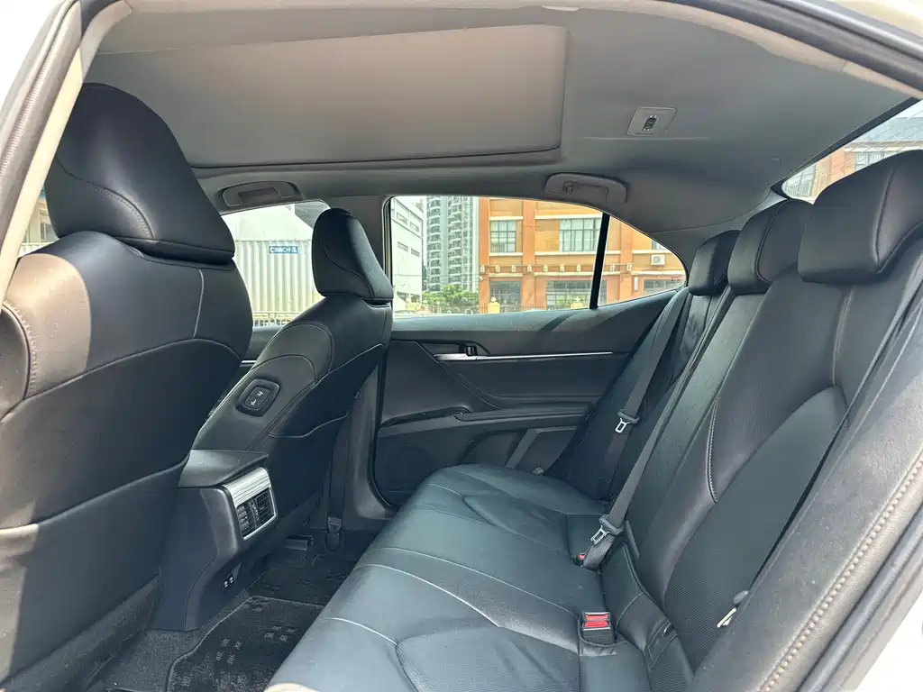 Toyota Camry — миниатюра 8