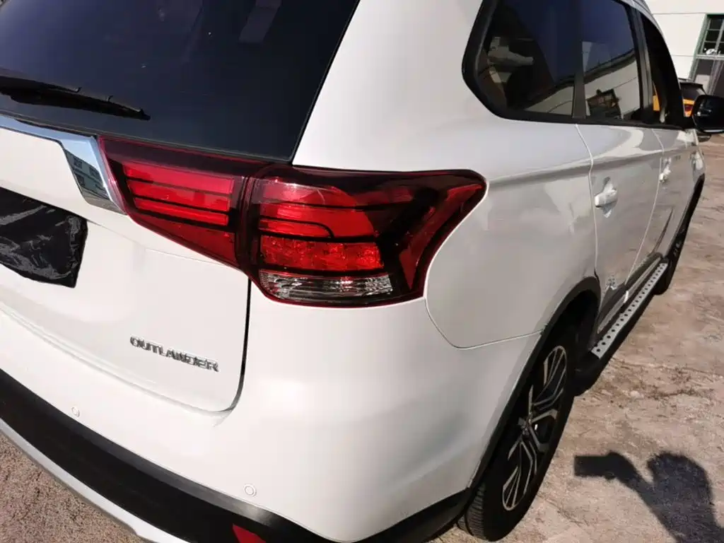 Mitsubishi Outlander — миниатюра 8