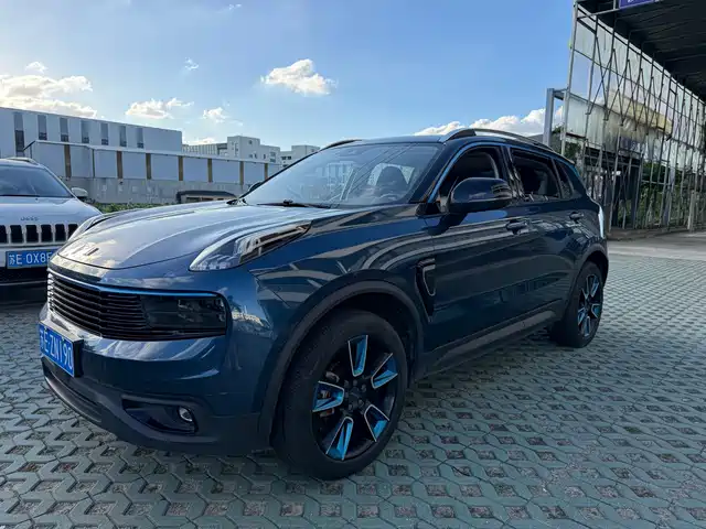 Lynk & Co 01