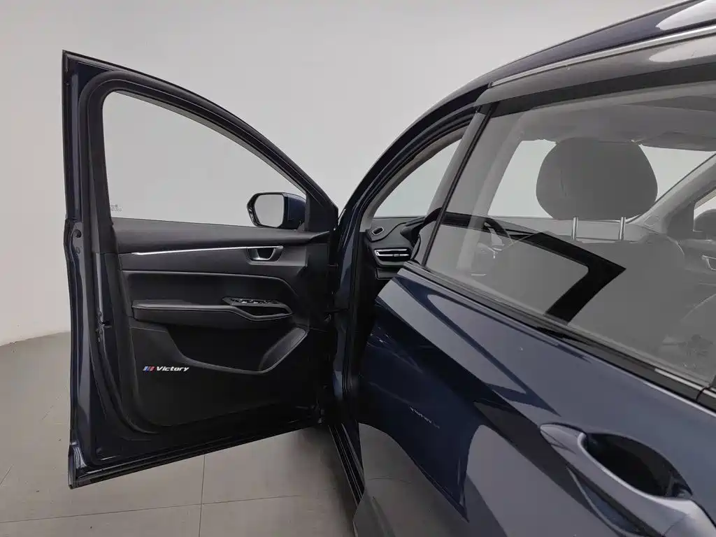 Wuling Victory — миниатюра 8