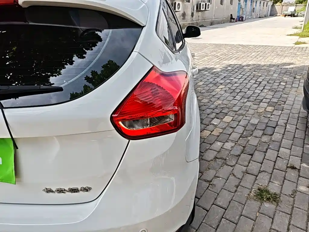 Ford Focus — миниатюра 8