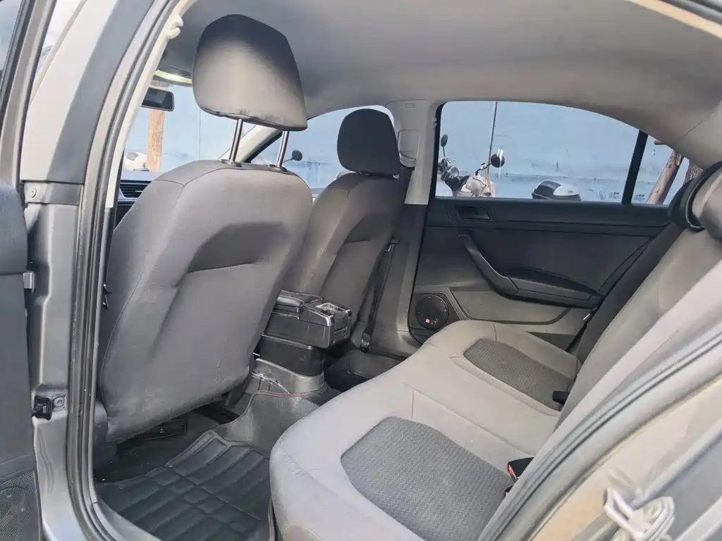 Volkswagen Santana — миниатюра 6