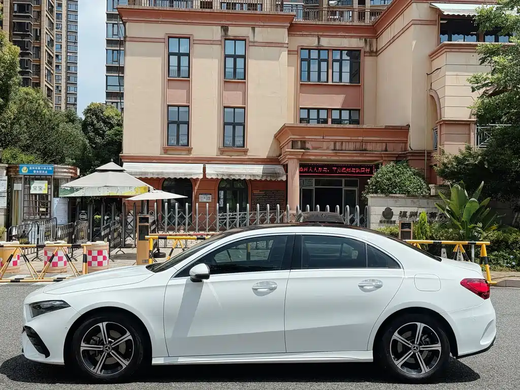 Mercedes-Benz A-Class A 2023 A 200 L Fashion