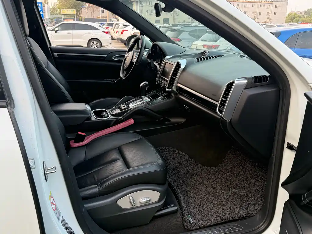 Porsche Cayenne — миниатюра 13