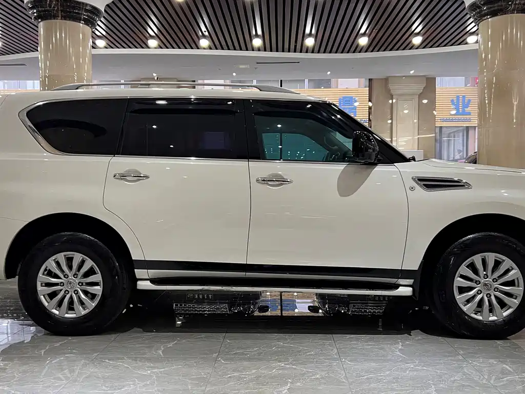 Nissan Patrol — миниатюра 8