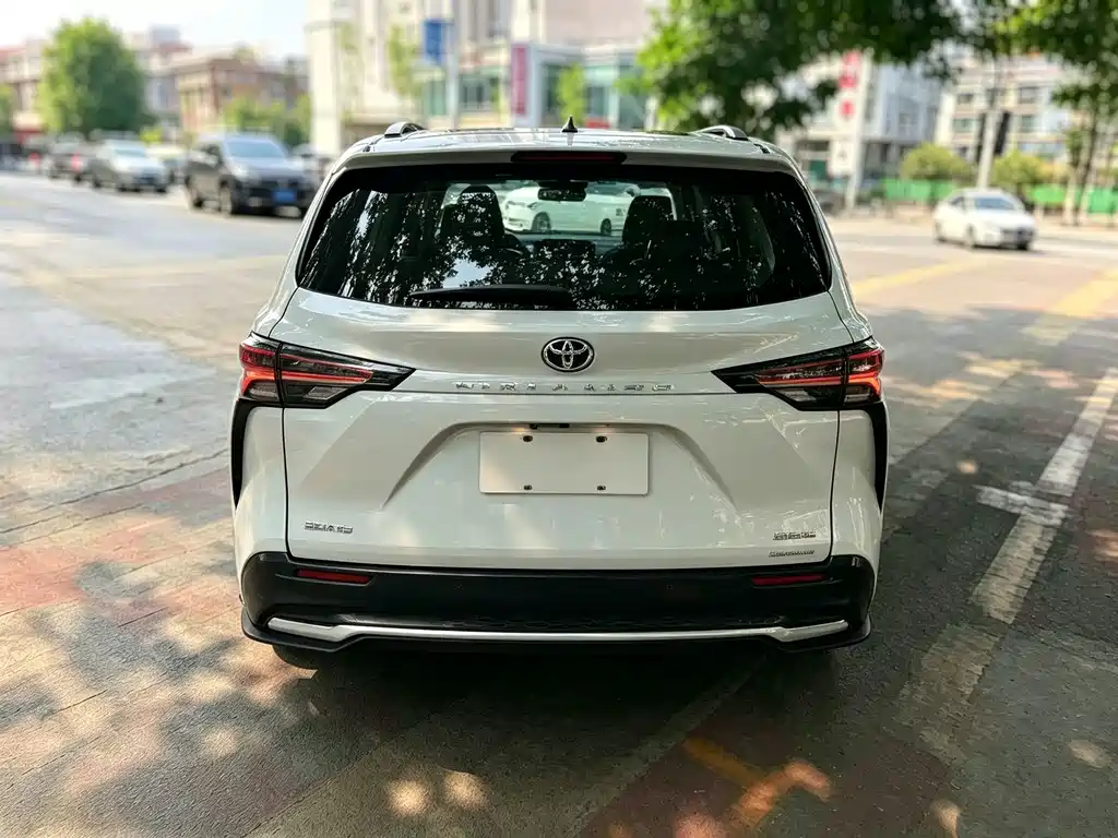 Toyota Granvia — миниатюра 5