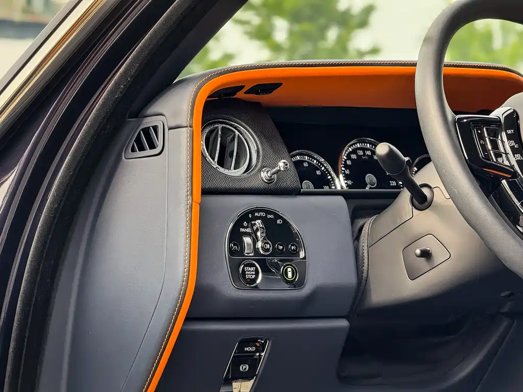 Rolls-Royce Cullinan 2024 мест