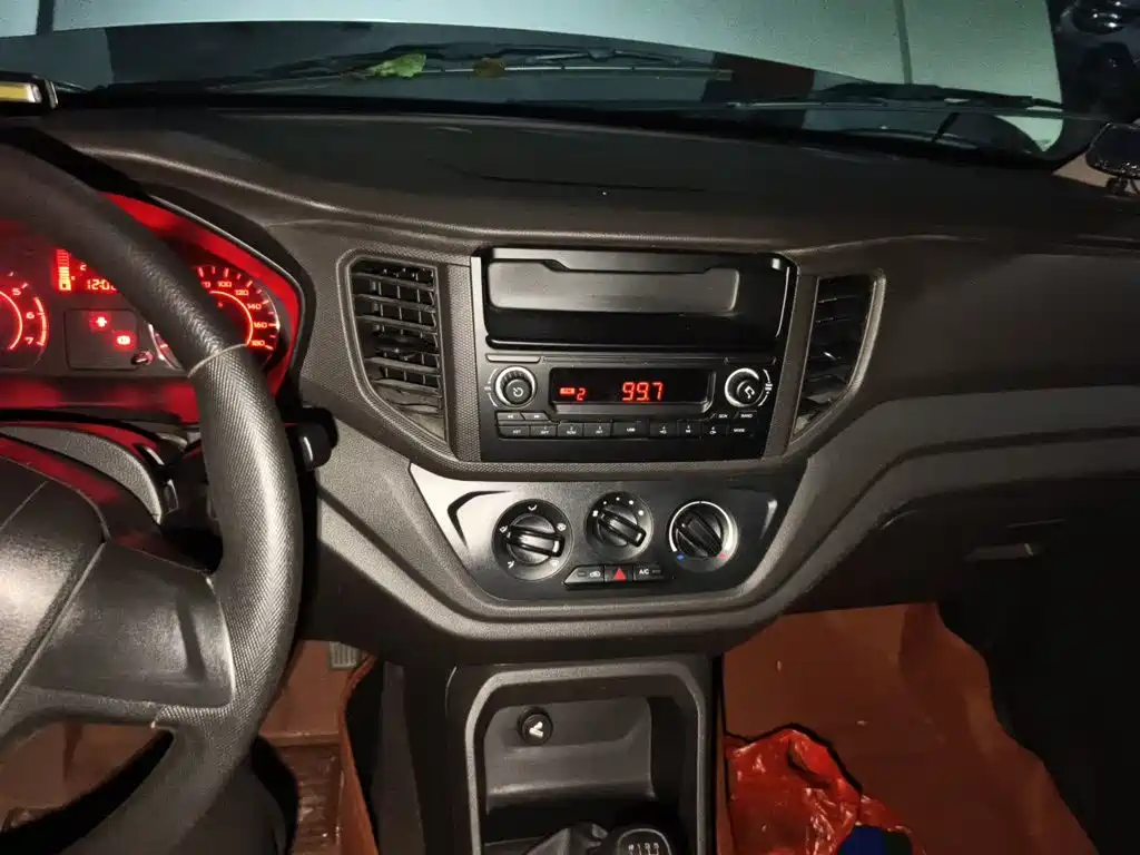 Wuling Hongguang V — миниатюра 10