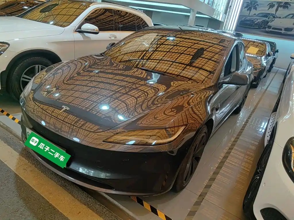 Tesla Model 3 — миниатюра 2