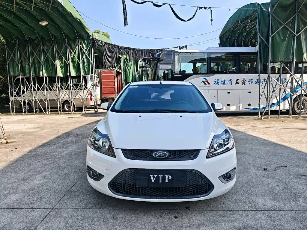 Ford Focus 2013 1.8L AT