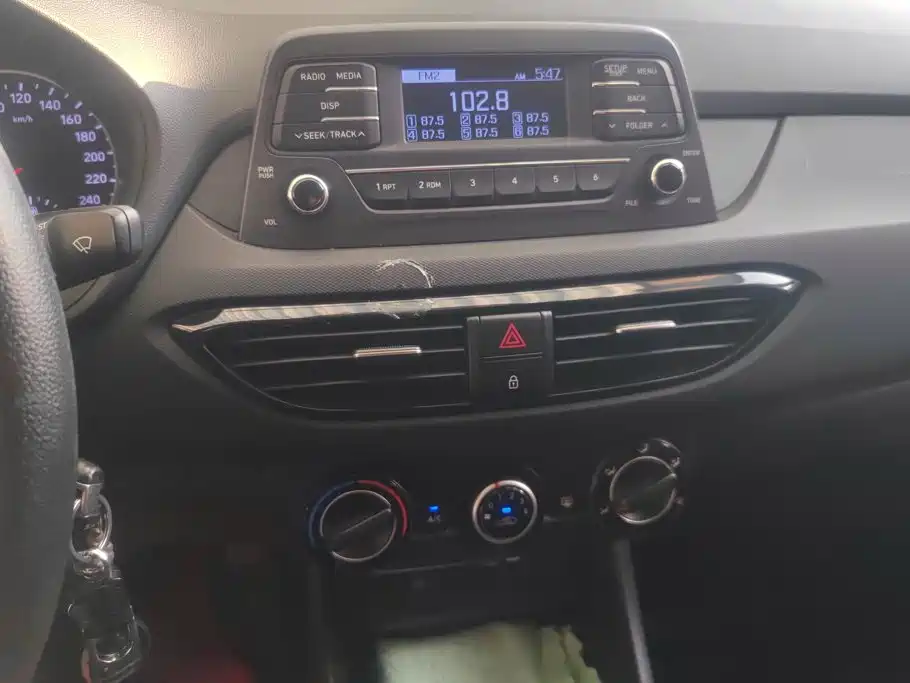 Hyundai Elantra — миниатюра 13