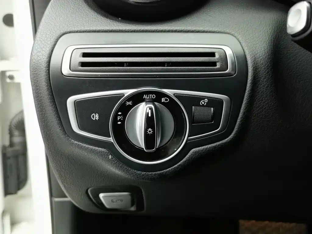 Mercedes-Benz C-Class — миниатюра 21