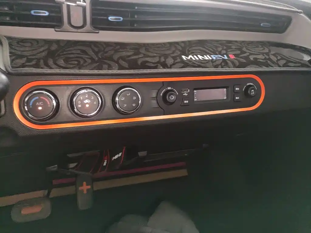 Wuling MINIEV — миниатюра 13