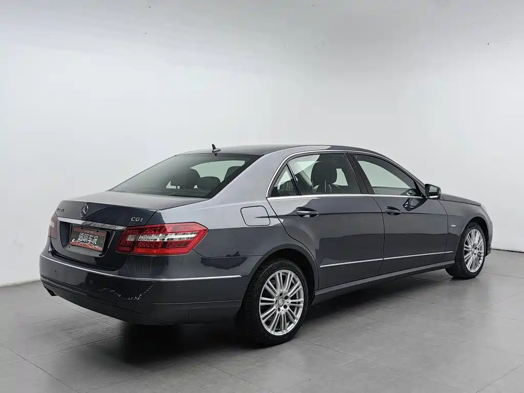 Mercedes-Benz E-Class — миниатюра 2