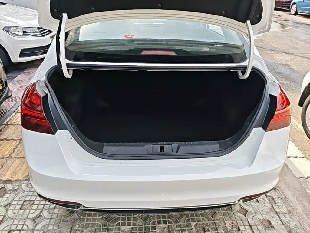 Geely Emgrand — миниатюра 19