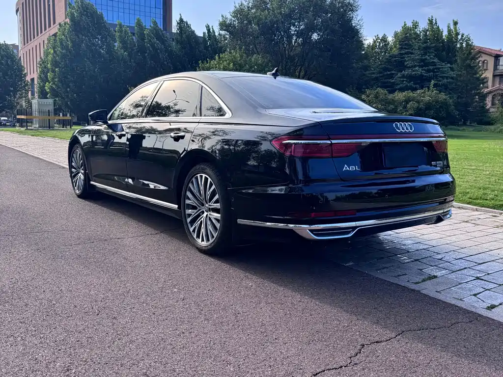 Audi A8 — миниатюра 8