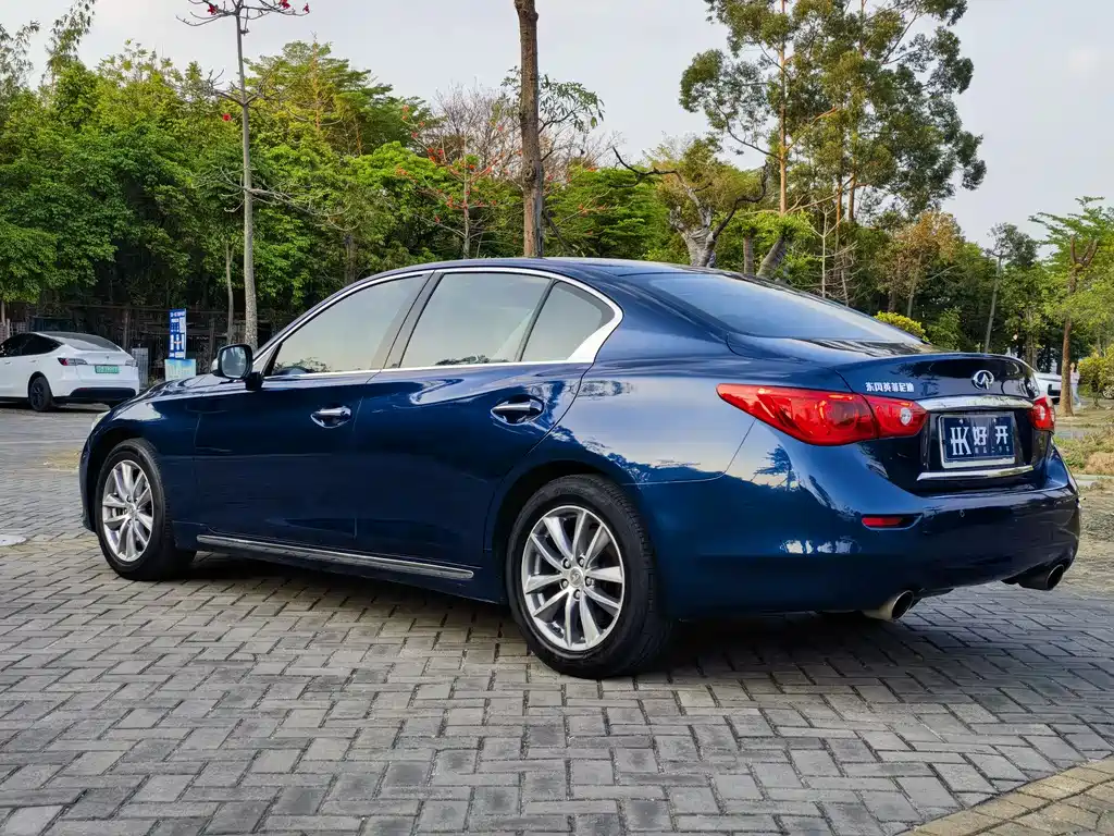 INFINITI Q50L