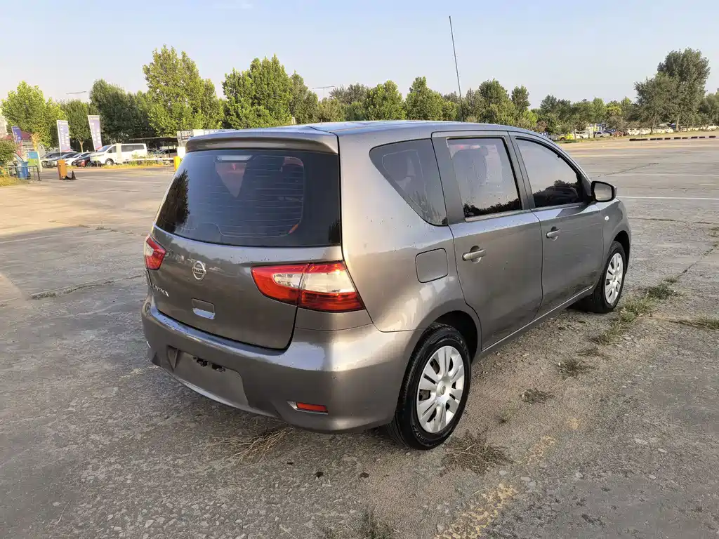 Nissan Livina — миниатюра 5