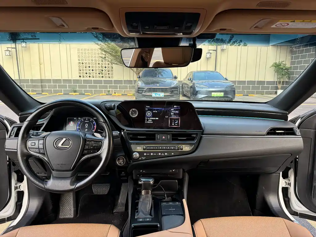 Lexus ES — миниатюра 14