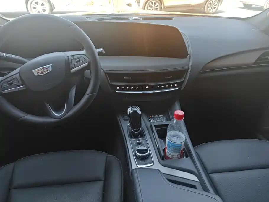 Cadillac CT5 — миниатюра 12