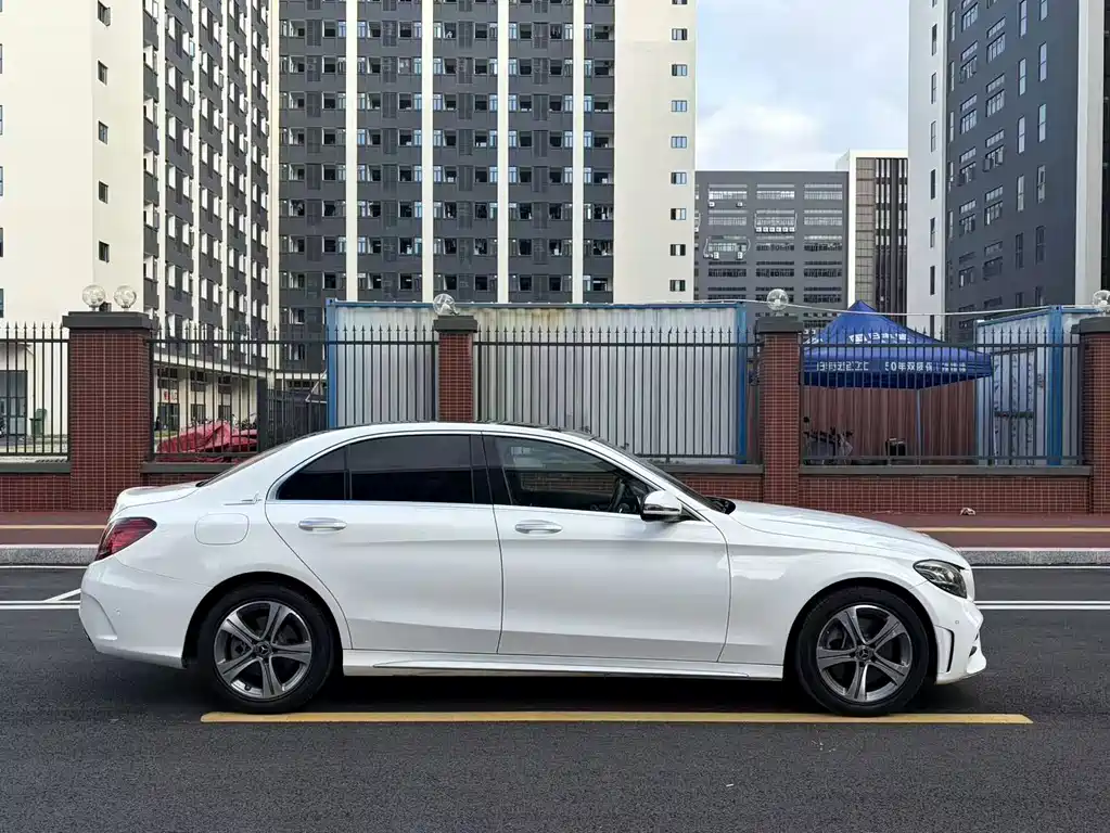 Mercedes-Benz C-Class — миниатюра 12