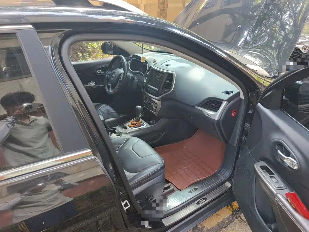 Jeep Cherokee — миниатюра 19