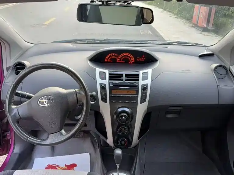 Toyota Yaris — миниатюра 6