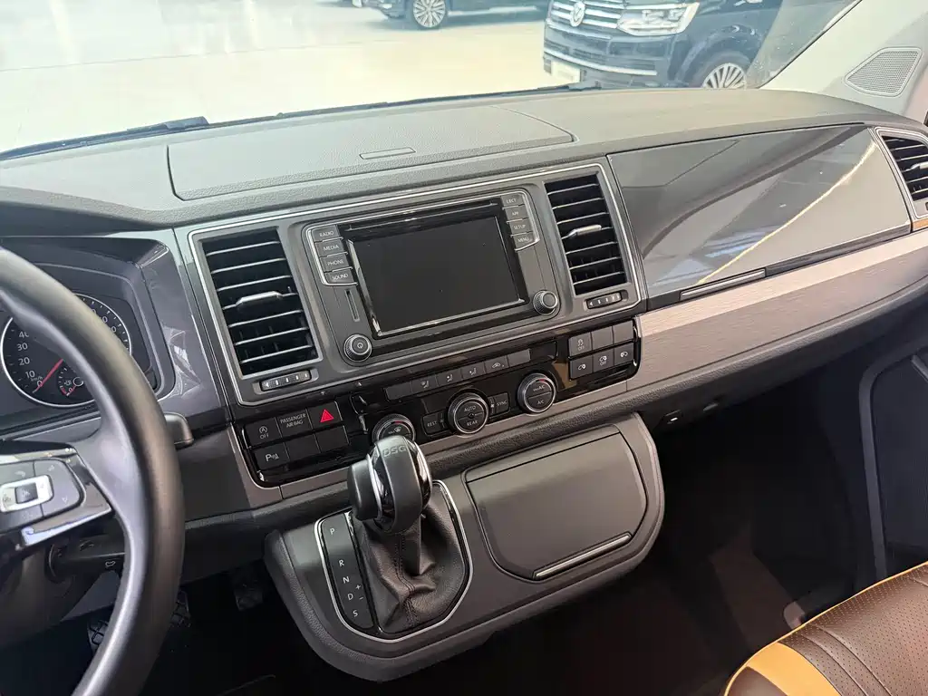 Volkswagen Caravelle — миниатюра 9